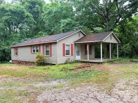 121 Travis Ln, Lancaster, SC 29720