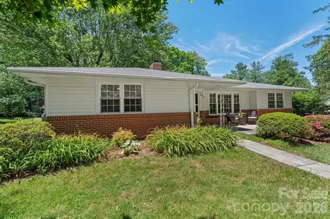 107 Appledore Ave, Hendersonville, NC 28739