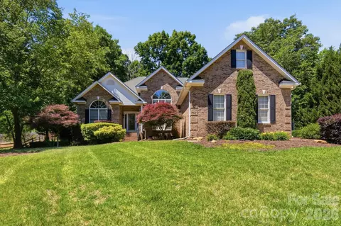 2640 Willowbrook Dr, Matthews, NC 28104