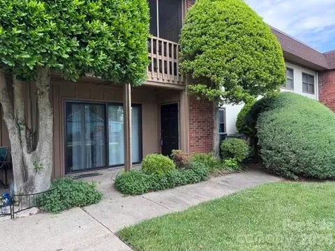 427 6th W A-12 Ave W #A-12, Hendersonville, NC 28739