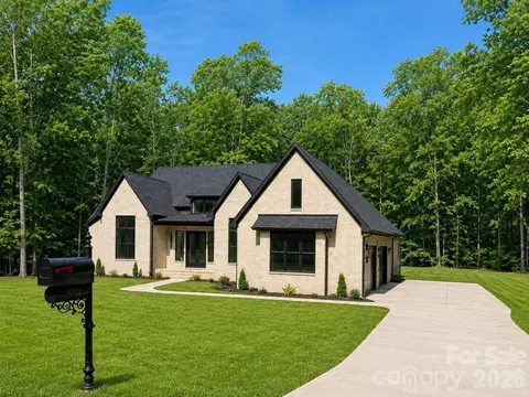 5922 Ravine Dr, Waxhaw, NC 28173