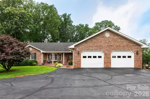 45 Presbyterian Church Rd, Mills River, NC 28759