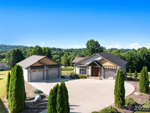 141 Round Top Cir, Mills River, NC 28759