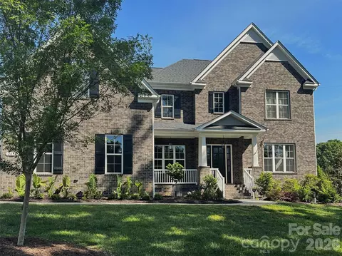 2054 Belle Grove Dr, Waxhaw, NC 28173