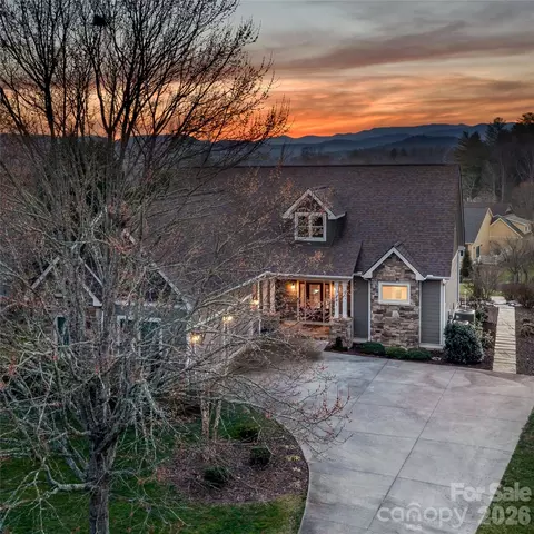 131 Cummings Cove Pkwy, Hendersonville, NC 28739