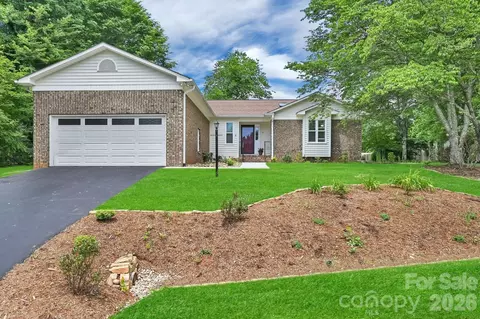 31 St Andrews Dr, Etowah, NC 28729