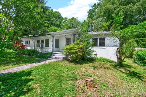 411 Hillcrest Cir, Hendersonville, NC 28792