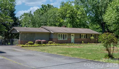 1328 Amherst Rd, Morganton, NC 28655