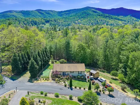 282 Sourwood Dr, Spruce Pine, NC 28777