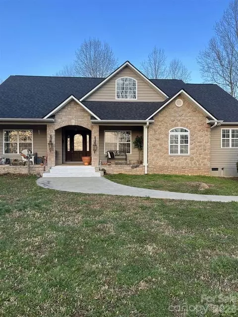 370 Sunset Rd, Landrum, SC 29356