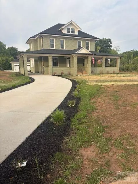 201 E First St, Lowell, NC 28098