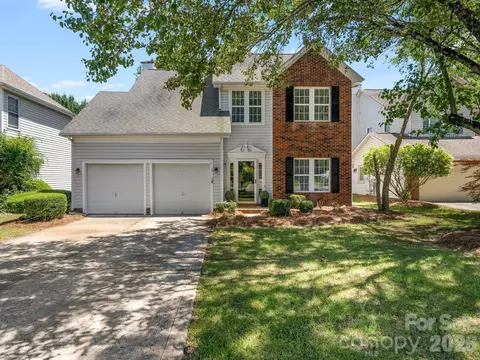 6208 Harburn Forest Dr, Charlotte, NC 28269