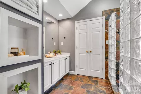 Bath - 7074 Ridgeway Rd, Stanley, NC 28164 photo 4 of 5