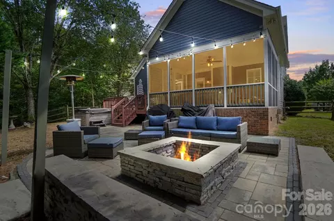 342 Shoreline Pkwy, Tega Cay, SC 29708
