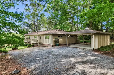 3 Greenbriar Woods Cir, Etowah, NC 28729