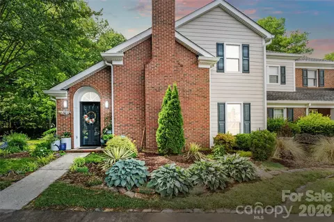 9486 Kings Falls Dr, Charlotte, NC 28210