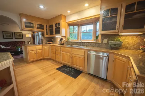Kitchen - 6985 Junaluska Rd, Boone, NC 28607 photo 4 of 6
