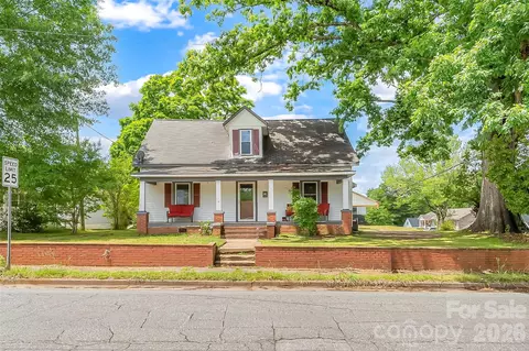 137 12th Nw St NW, Hickory, NC 28601