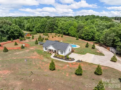 1076 Mcswain Rd, Chesnee, SC 29323