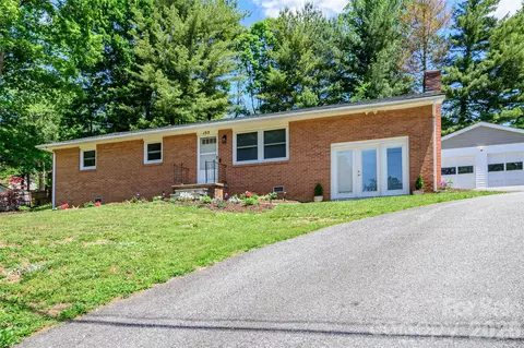 155 Chestnut Pl, Arden, NC 28704
