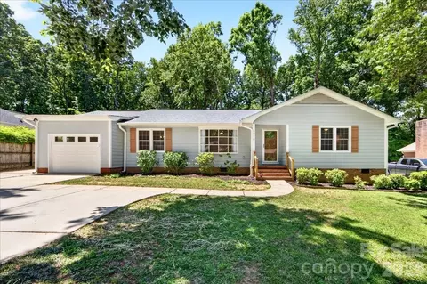 6018 Donegal Dr, Charlotte, NC 28212