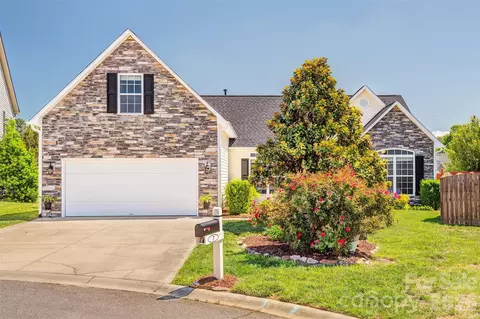 7 Breyerton Ct, Asheville, NC 28804
