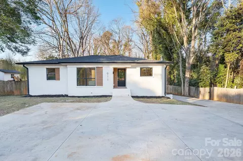 911 E Woodlawn Rd, Charlotte, NC 28209