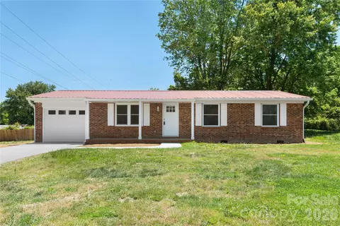 287 Duncan Rd, Flat Rock, NC 28731