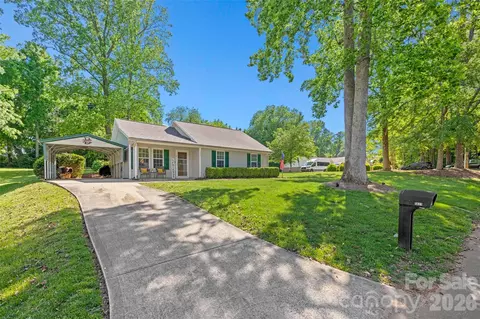 5821 Rowan Way, Charlotte, NC 28214