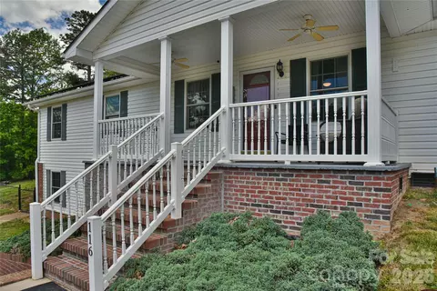 116 Kay Rd, Flat Rock, NC 28731