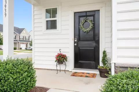 Exterior - 3939 Townes Blvd, Terrell, NC 28682 photo 2 of 7