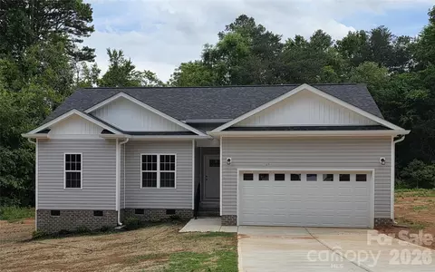 125 Kiser St, Bessemer City, NC 28016