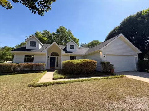 10530 Southern Oak Ct, Charlotte, NC 28214