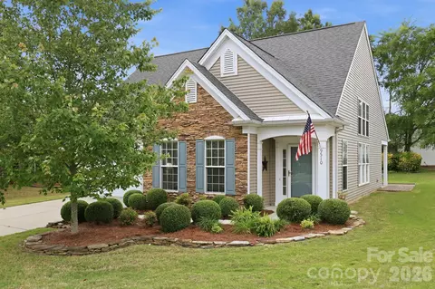 9510 Kestral Ridge Dr, Charlotte, NC 28269