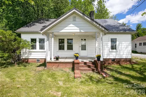 587 Old Hendersonville Hwy, Brevard, NC 28712