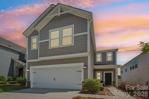 11912 Red Leaf Dr, Charlotte, NC 28215