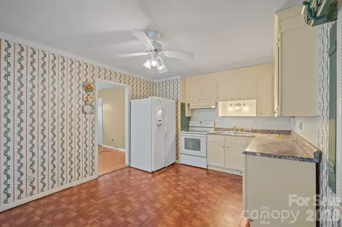 Kitchen - 1329 Landsdowne Dr, Conover, NC 28613 photo 2 of 2