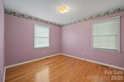 Bedroom - 1329 Landsdowne Dr, Conover, NC 28613 photo 3 of 8