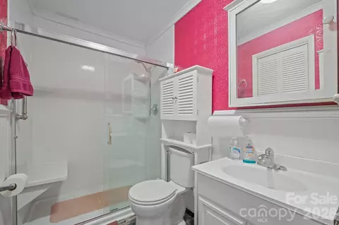Bath - 1329 Landsdowne Dr, Conover, NC 28613 photo 1 of 1