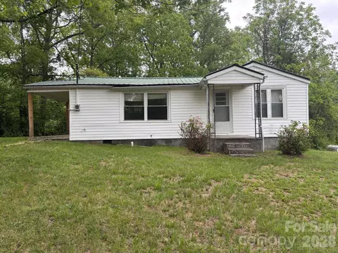 162 Phillips Ln, Spruce Pine, NC 28777
