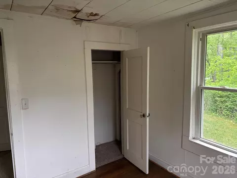 Bedroom - 162 Phillips Ln, Spruce Pine, NC 28777 photo 2 of 5