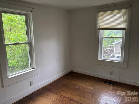 Bedroom - 162 Phillips Ln, Spruce Pine, NC 28777 photo 3 of 5