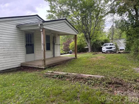 Exterior - 162 Phillips Ln, Spruce Pine, NC 28777 photo 4 of 5