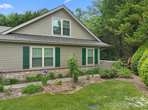 11 Outlook Cir, Swannanoa, NC 28778