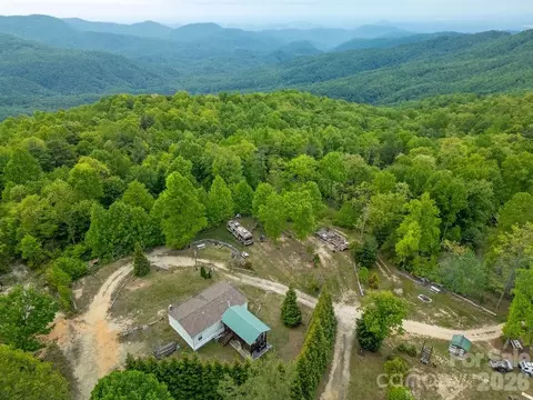 111 Wild Hog Creek Rd, Rosman, NC 28772