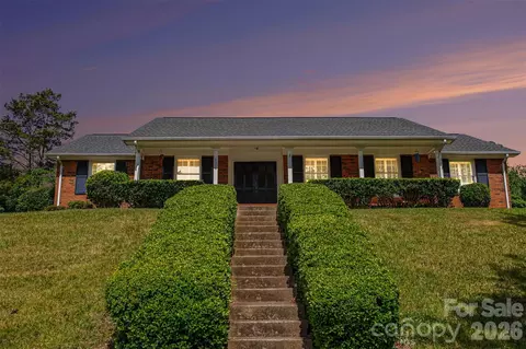 6300 Idlebrook Dr, Charlotte, NC 28212
