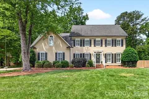 10216 Hollybrook Dr, Charlotte, NC 28277