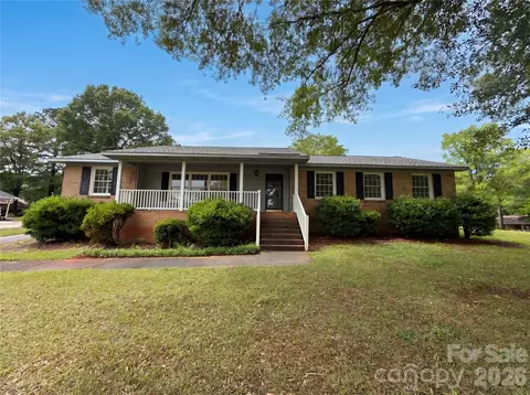 2077 Strafford Dr, Lancaster, SC 29720
