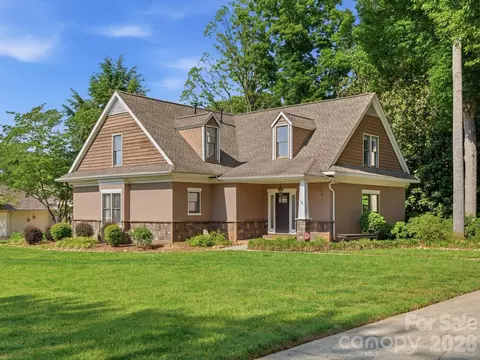 911 Weymouth Dr, Gastonia, NC 28056
