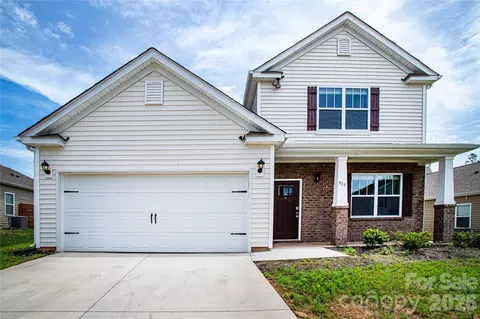917 Newport Ct, Asheville, NC 28806